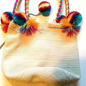 Woven tote bag with pompoms